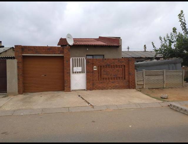2 BEDROOM HOUSE FOR SALE IN MEADOWLANDS ZONE 1